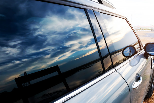 הדבקת חלונות כהים לרכב באופן עצמאי, מאיפה מתחילים?